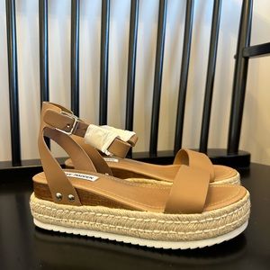 Steve Madden Sandal Platform 7.5 NWT